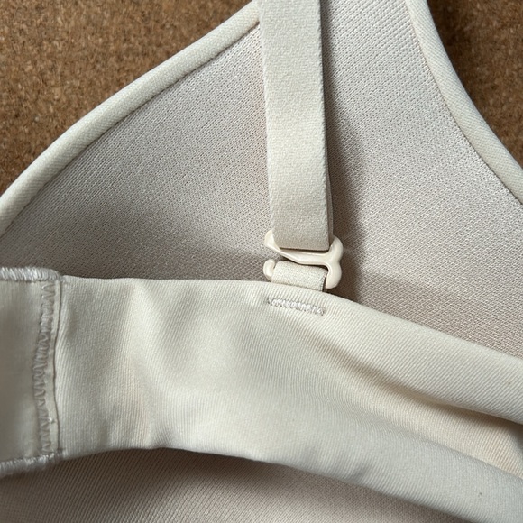 Skims tan color bra size 32 B gently used - Picture 7 of 8